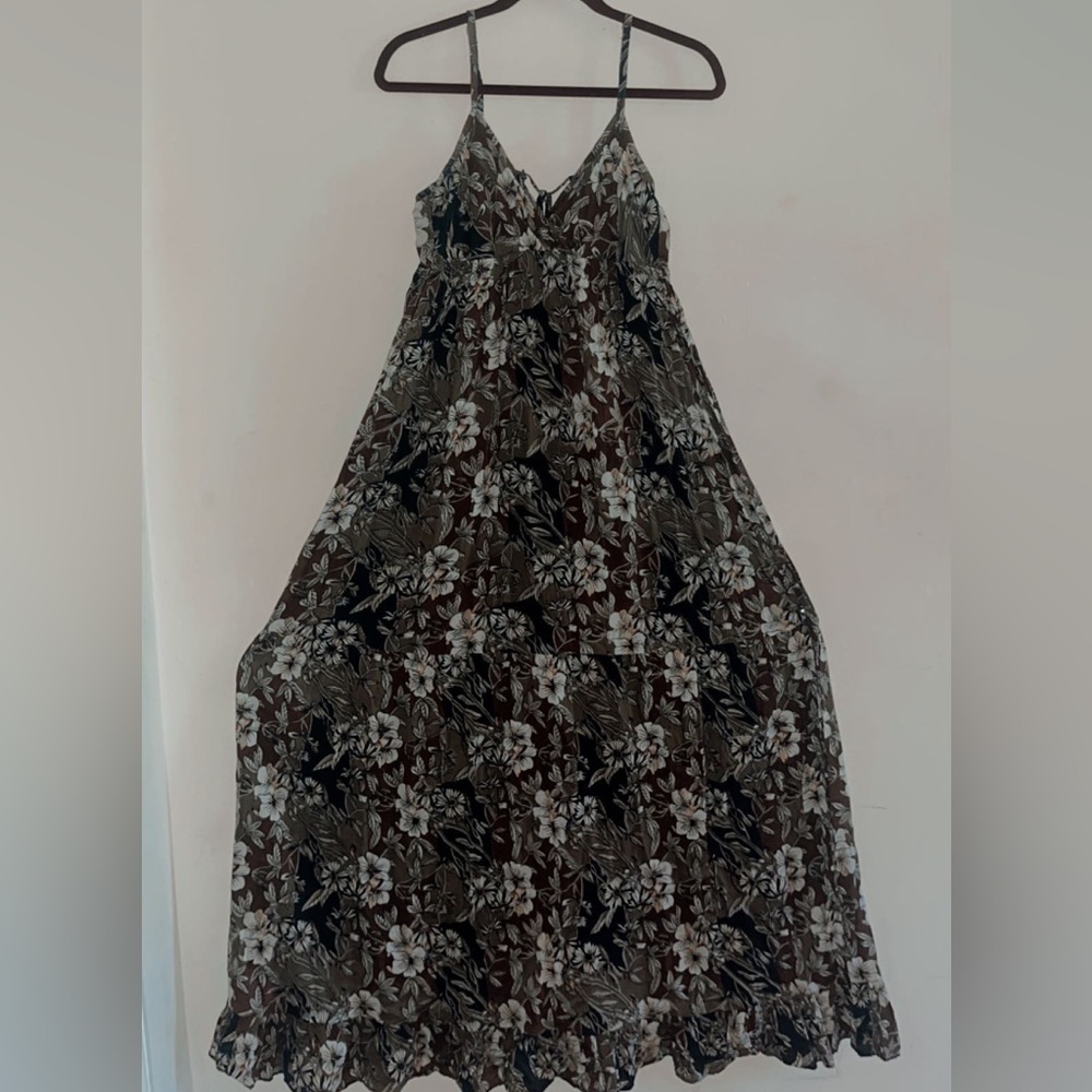 Vintage 2000’s rue21 spaghetti strap dress perfect for fall layering